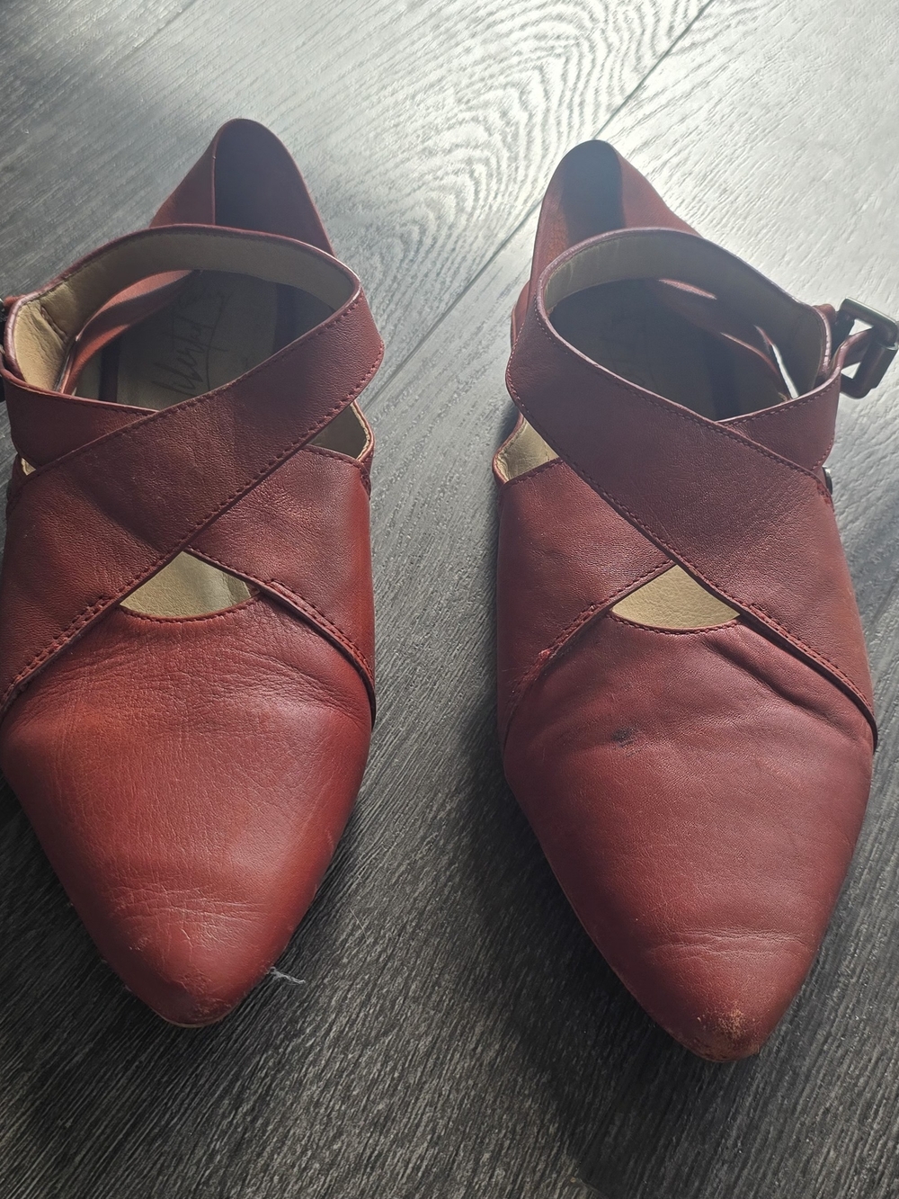 Women's Pointed Leather Cross-Strap Flats - Red